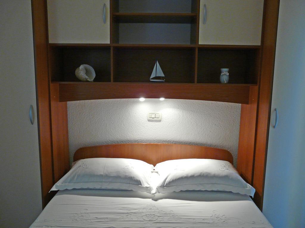 Apartments Lozina Drvenik  Chambre photo