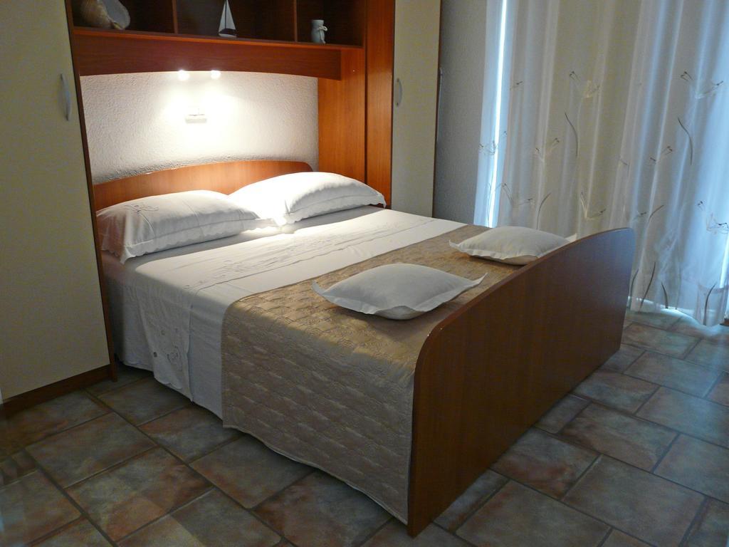 Apartments Lozina Drvenik  Chambre photo
