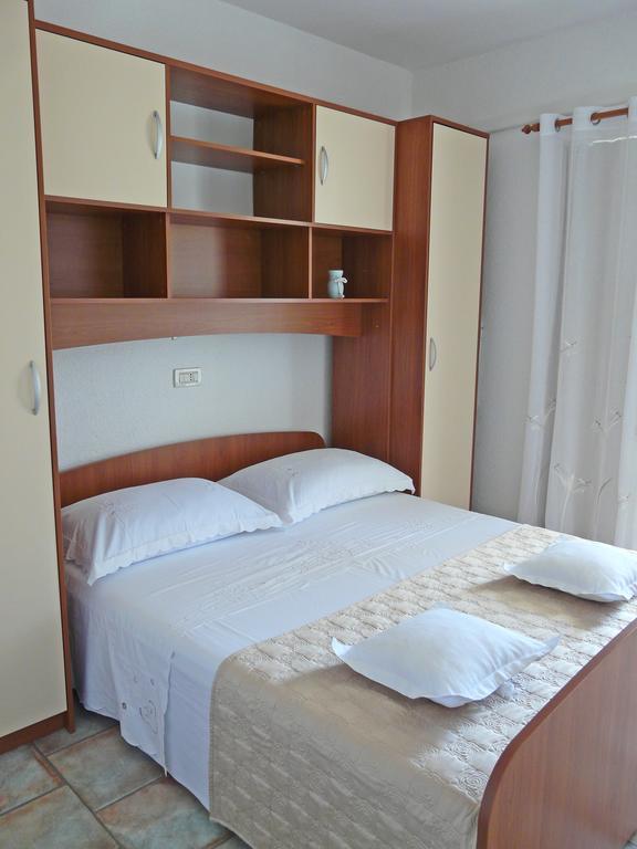 Apartments Lozina Drvenik  Chambre photo