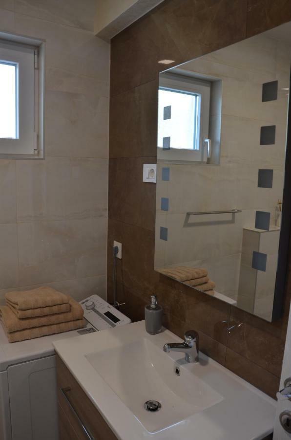 Apartments Lozina Drvenik  Extérieur photo